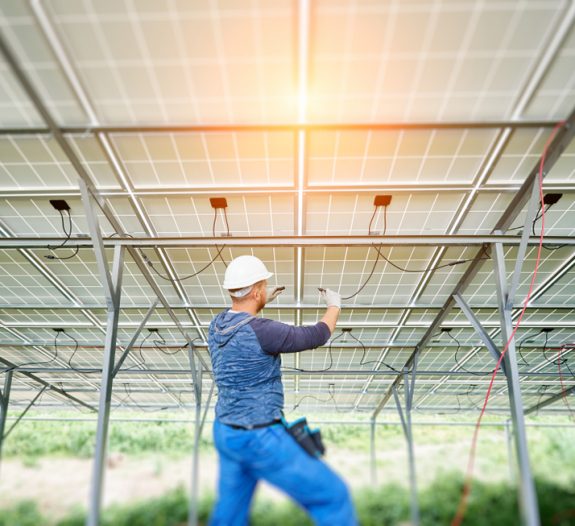 Les-panneaux-solaires-doivent-être-raccordés-réseau-électrique