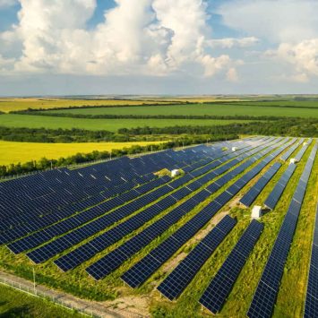 Panneaux solaires installés à l'extérieur
